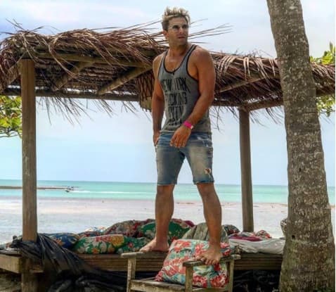 Henri Castelli relembra acidente na Bahia: 'Tive que fazer um curativo na perna'