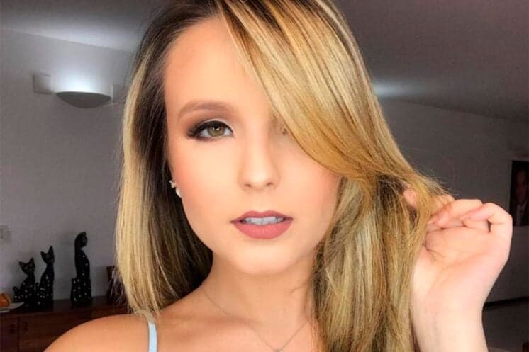 Larissa Manoela revela como são seus namoros: "Puros e tradicionais"