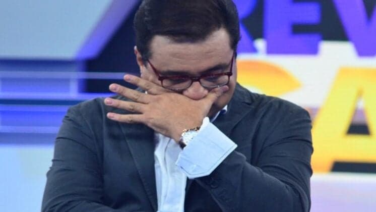 Insatisfeita, Record quer cancelar o Domingo Show, de Geraldo Luís
