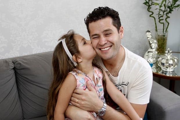 Pedro Leonardo é pai pela segunda vez; confira primeira foto da pequena