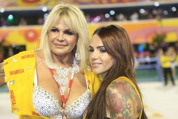 Namorando uma mulher, Monique Evans se torna vítima de comentários maldosos e desabafa