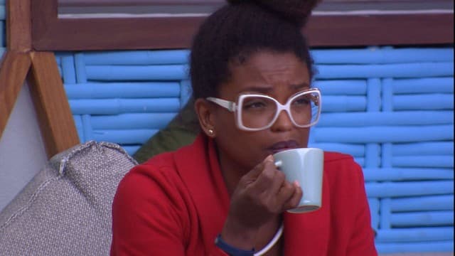 BBB18: Sem se incomodar com as câmeras, participante faz denúncia