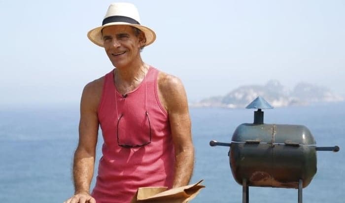 Mesmo contratado da Globo, Mário Gomes vai continuar vendendo sanduíche na praia