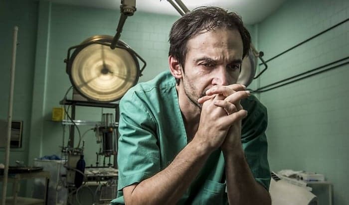Temporada de Sob Pressão termina com o hospital em estado grave