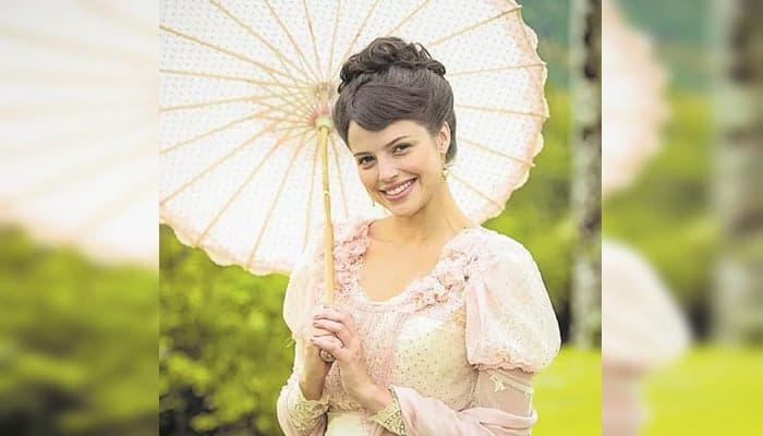 Orgulho e Paixão: Amélia tem ataque de fúria e deixa Ema chocada