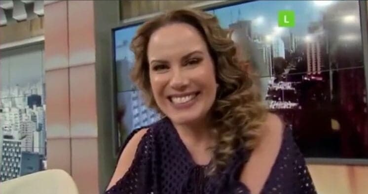 Na estreia no programa Mulheres, Regina Volpato revela: "Não esperava que isso fosse acontecer na minha vida agora"