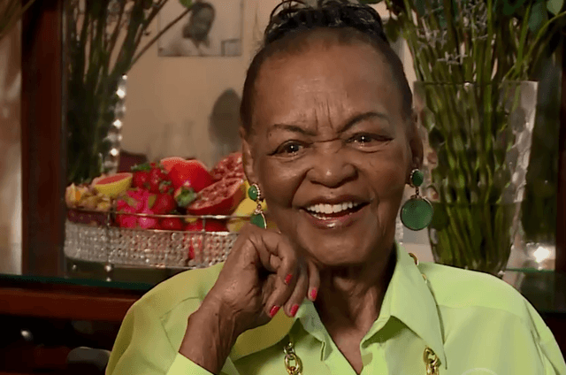 Aos 97 anos, atriz Ruth de Souza dispara: "Acho ridículo e esquisito o brasileiro discutir sobre negros e brancos"