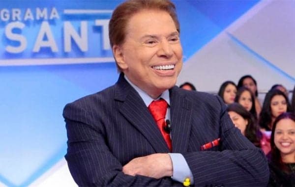 Silvio Santos chega para votar e colégio é parado em São Paulo; confira as imagens