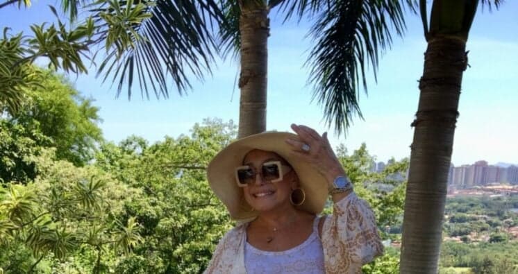 Se recuperando de trombose, Susana Vieira curte férias e escreve biografia