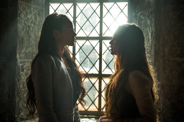 Deus Salve o Rei: Amália invade castelo e é surpreendida por Catarina