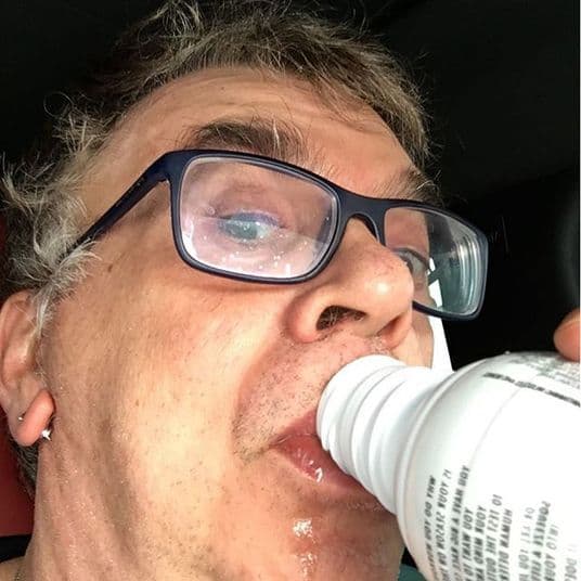 Bizarro! Veja 5 fotos desastrosas de famosos na internet que deram no que falar