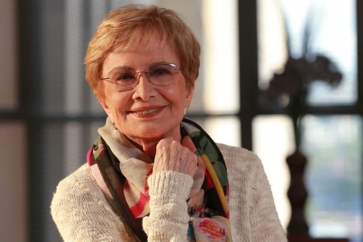 Atriz Glória Menezes de 83 anos foi internada às pressas