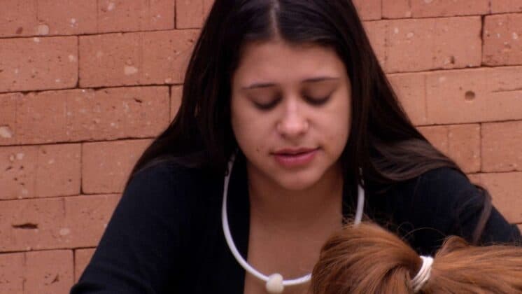 Ana Clara e Ana Paula são obrigadas a comer pizza juntas no BBB18