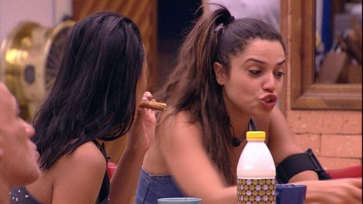 Paula esquece que ficou com Breno e garante que não rolou beijo no BBB18