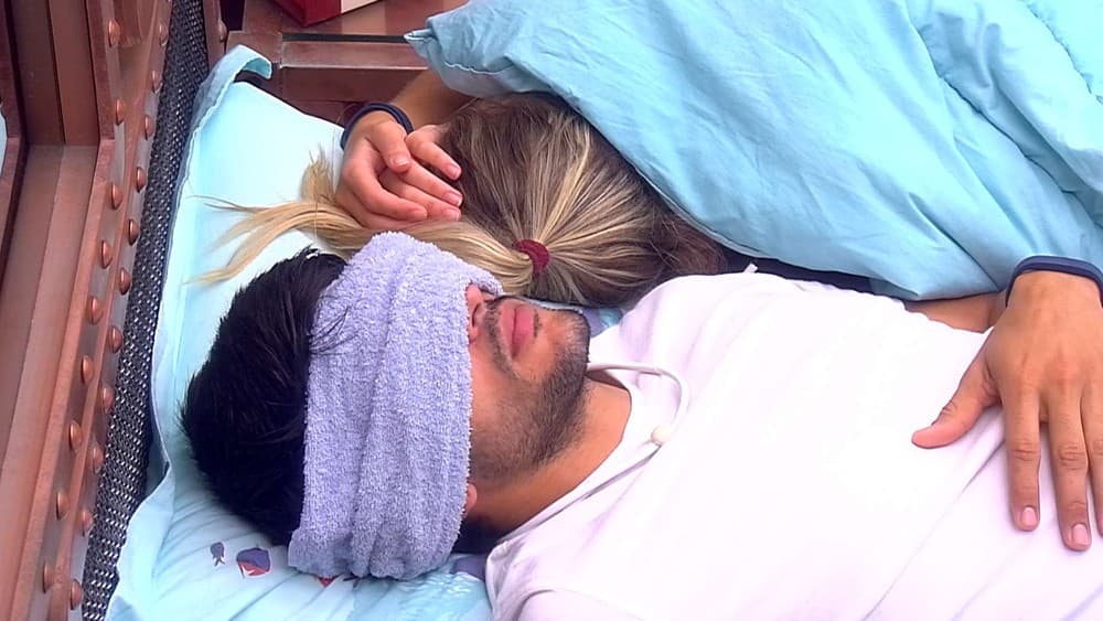 Lucas deitado ao lado de Jéssica no BBB18 (Foto: Reprodução/BBB) Lucas deitado ao lado de Jéssica no BBB18 (Foto: Reprodução/BBB)