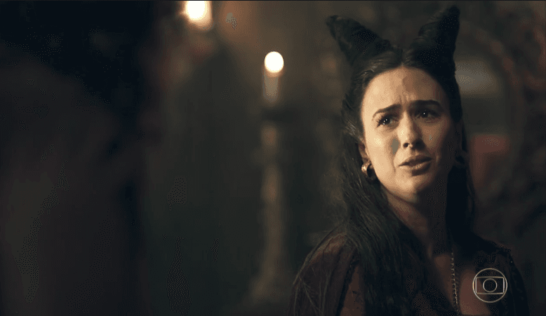 Lucrécia (Tatá Werneck) em cena de Deus Salve o Rei (Foto: Reprodução/Globo)