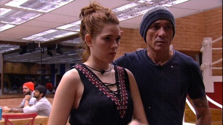 BBB18: Ayrton surpreende, desconfia que Ana Clara seja lésbica e faz desabafo