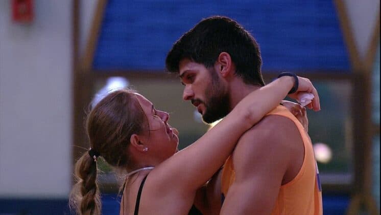 Patrícia alfineta Lucas e reproduz possível fala de Tiago Leifert no paredão: "Sentindo falta de alguém"