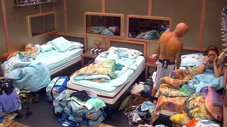 BBB18: Ayrton se preocupa, manda Ana Clara parar de dormir e faz alerta