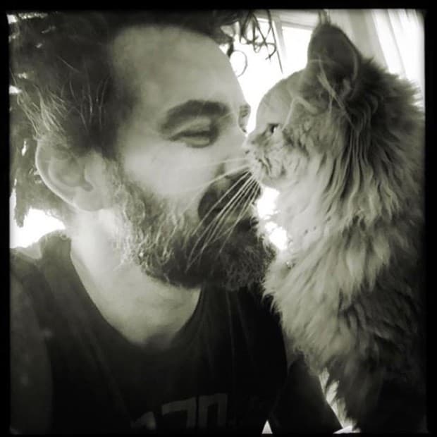 Carmo Dalla Vecchia faz um post emocionante após morte de pet: "Estou me sentindo um merda"