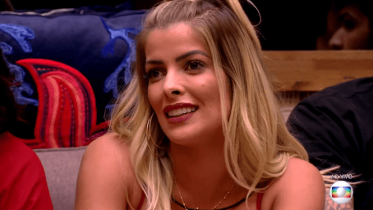 Eliminada do BBB18, Jaqueline se lança como cantora e choca internautas com voz