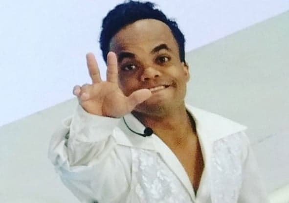 Record decide o que fará com anão Marquinhos após mudanças no Domingo Show