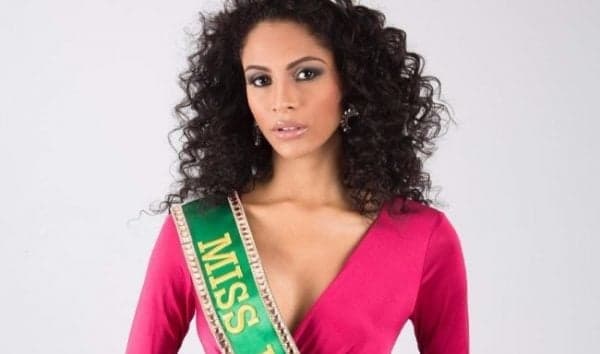 Miss Brasil 2017 cai no carnaval de Salvador
