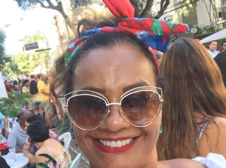 Após terminar casamento de 8 anos, Solange Couto dispara: "Vamos curtir a vida"
