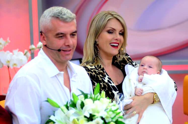 Ana Hickmann comemora aniversário de casamento no clima do Carnaval; veja foto