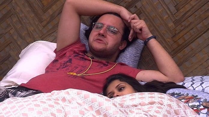 Diego aparece em momento polêmico ao lado de participante no BBB18