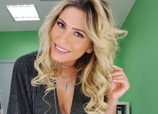 Lívia Andrade exibe corpo escultural em cenário paradisíaco