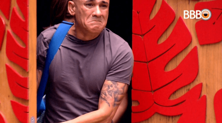BBB18: Bom de chute, Ayrton acerta quando o Big Fone vai tocar