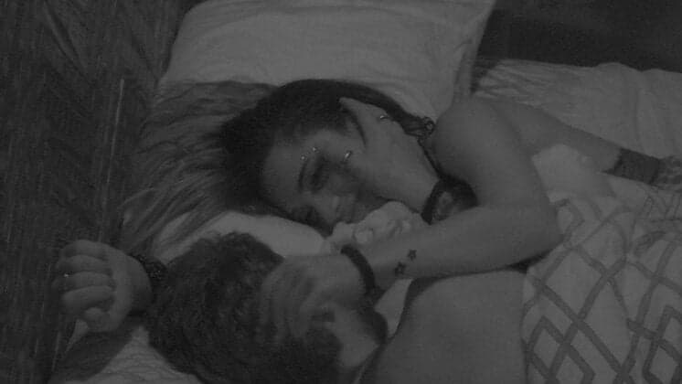 Após ficar com Ana Clara e Jaqueline no BBB18, Breno parte pra cima de Paula