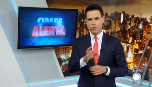 O apresentador Luiz Bacci no comando do Cidade Alerta, da Record (Foto: Reprodução/Record)