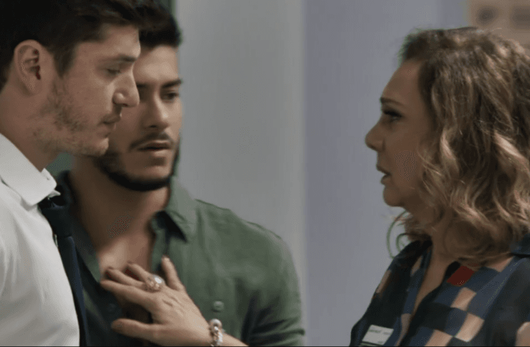 Nádia deixa os filhos perplexos ao levar Odair para casa em O Outro Lado do Paraíso