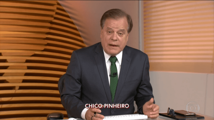Chico Pinheiro se confunde e anuncia reality show da Band ao vivo na Globo