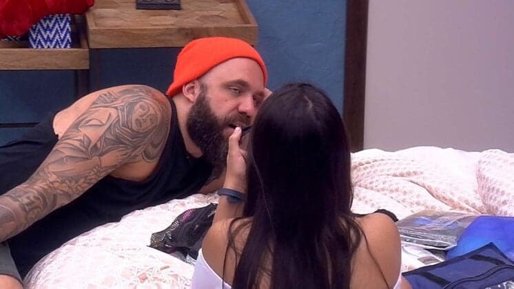 BBB18: "Não respeita nem a noiva", dispara Caruso sobre Lucas