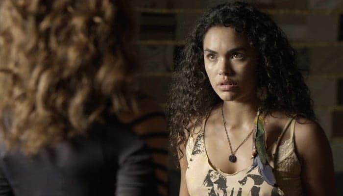 O Outro Lado do Paraíso: Cleo decide trabalhar no bordel e tem primeira noite como prostituta