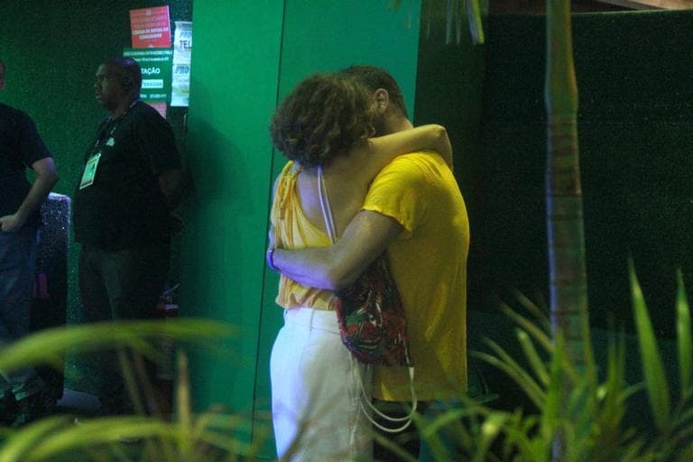 Debora Bloch beija muito na Sapucaí (Marcello Sá Barretto - Brazil News)
