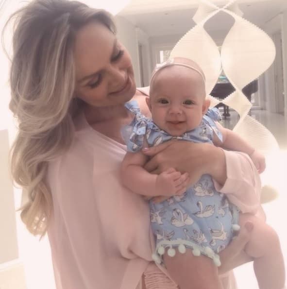 Eliana posta foto com família na Páscoa e encanta seguidores