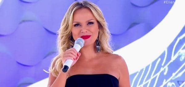 Eliana fascina a internet ao publicar foto ao lado da filha Manuela: "É fofa ou não é?"