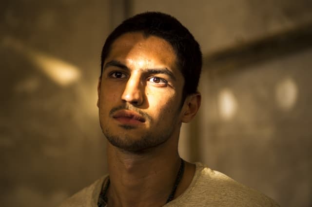 Adotado, personagem de Gabriel Leone irá buscar sua origem na próxima trama das 23h