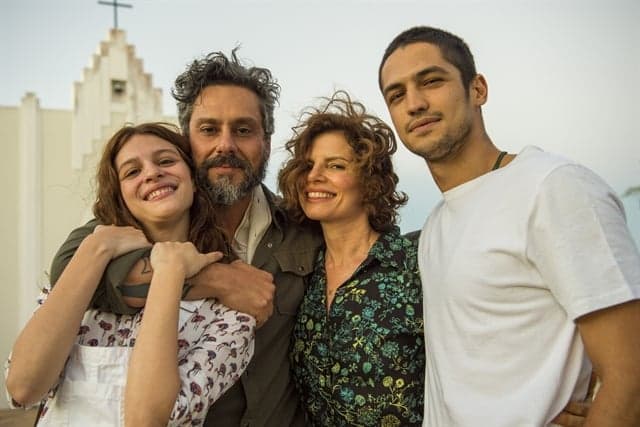 Aurora (Lara Tremouroux), Pedro (Alexandre Nero), Rosinete (Debora Bloch) e Hermano (Gabriel Leone) (Foto: Globo/Estevam Avellar) Aurora (Lara Tremouroux), Pedro (Alexandre Nero), Rosinete (Debora Bloch) e Hermano (Gabriel Leone) (Foto: Globo/Estevam Avellar)