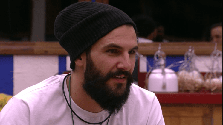 BBB18: Após banho, Wagner se descuida e mostra tudo no quarto