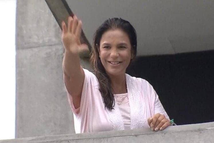Ivete Sangalo surge em clique de maquiador, que revela: "A rainha está de volta"