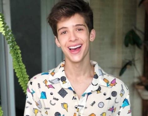 Foto de João Guilherme ousada é divulgada na web, fãs ficam em choque e se perguntam: "Dormi por quanto tempo?"