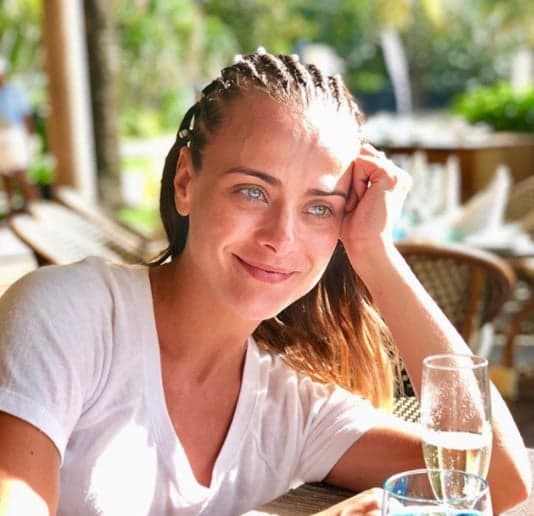 Marido de Juliana Silveira surge em foto e chama a atenção por ser "a cara" do apresentador Márcio Garcia
