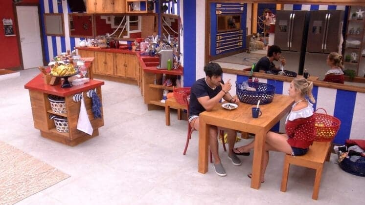 BBB18: Lucas fala para Jéssica que pretende continuar noivo