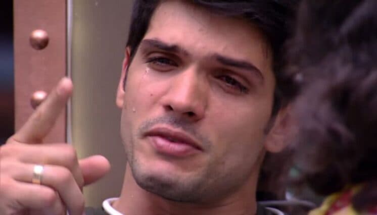 Para não ser eliminado, Lucas apela e diz que ficará pelado no BBB18
