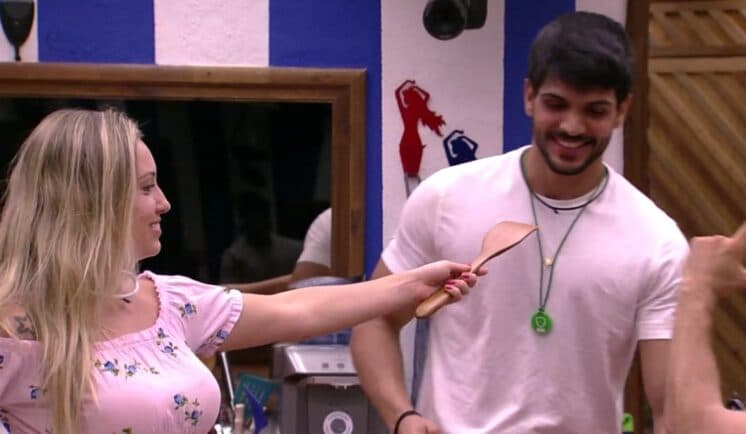 BBB18: Mãe de Jéssica não gosta das atitudes de Lucas, faz exigência e conta o que o namorado dela disse